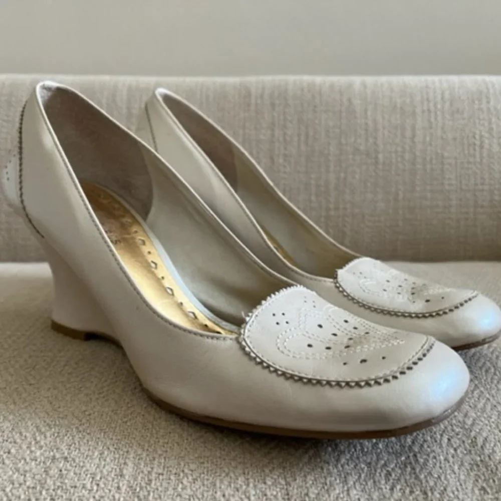 BCB Girls Vintage-look Leather Wedge - Picture 2 of 3